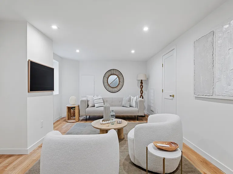 10 William Way — Photo 33