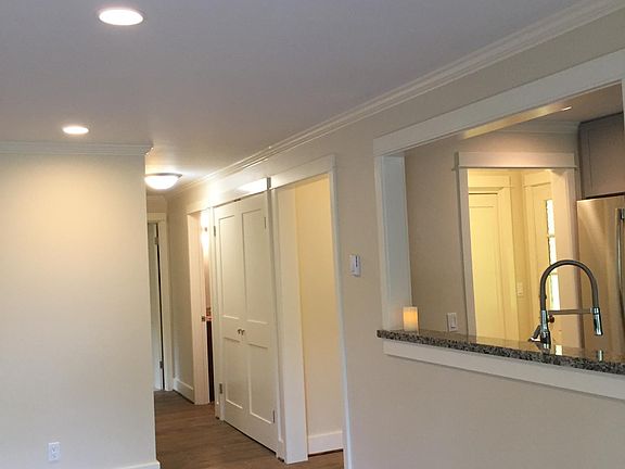 Open kitchen, livingroom and hallway