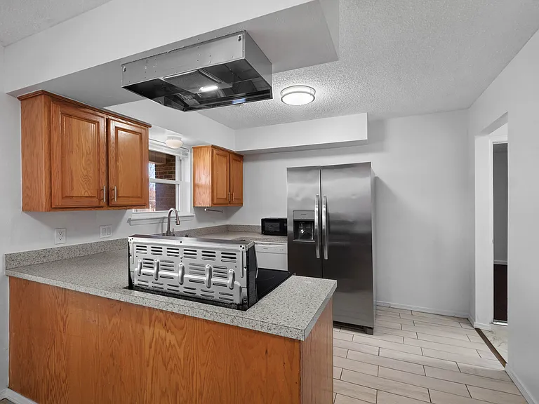 2306 Douglas St — Photo 12