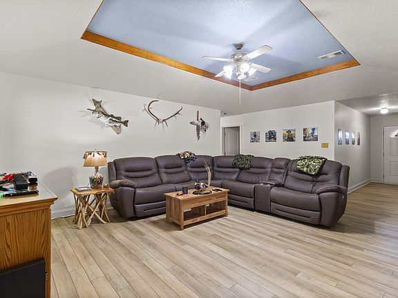 4th image of 2245 Oak N