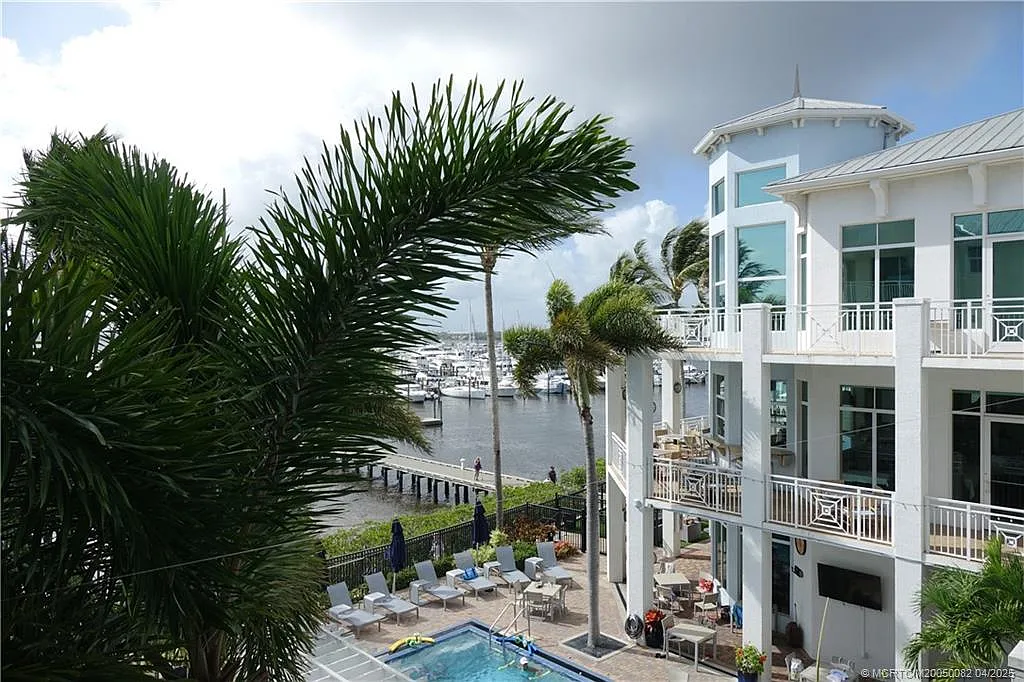 2 bed, 2.0 bath, 1182 sqft, $2,500 — Photo 2