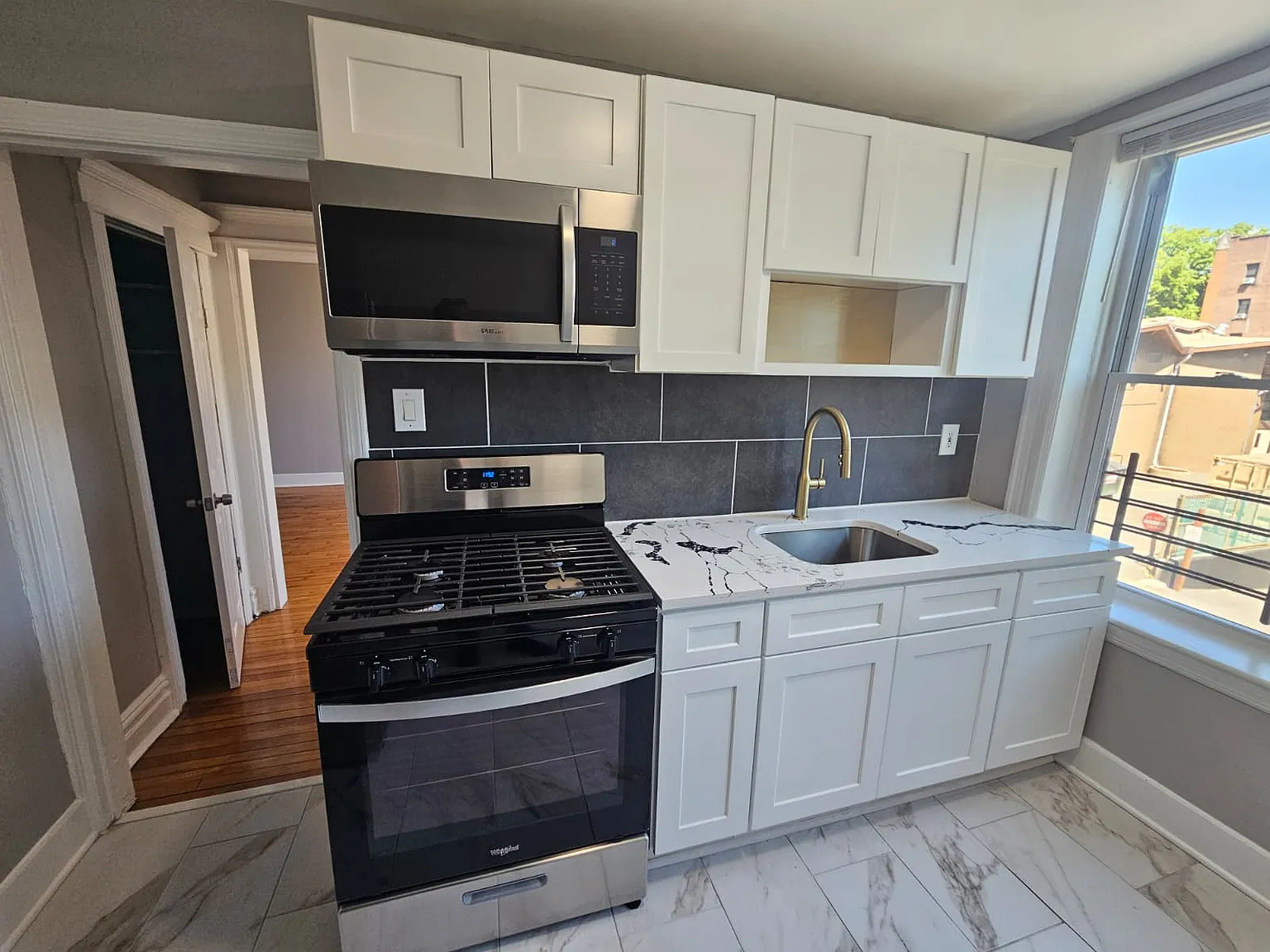 1 bed, 900 sqft, $1,700 — Photo 2