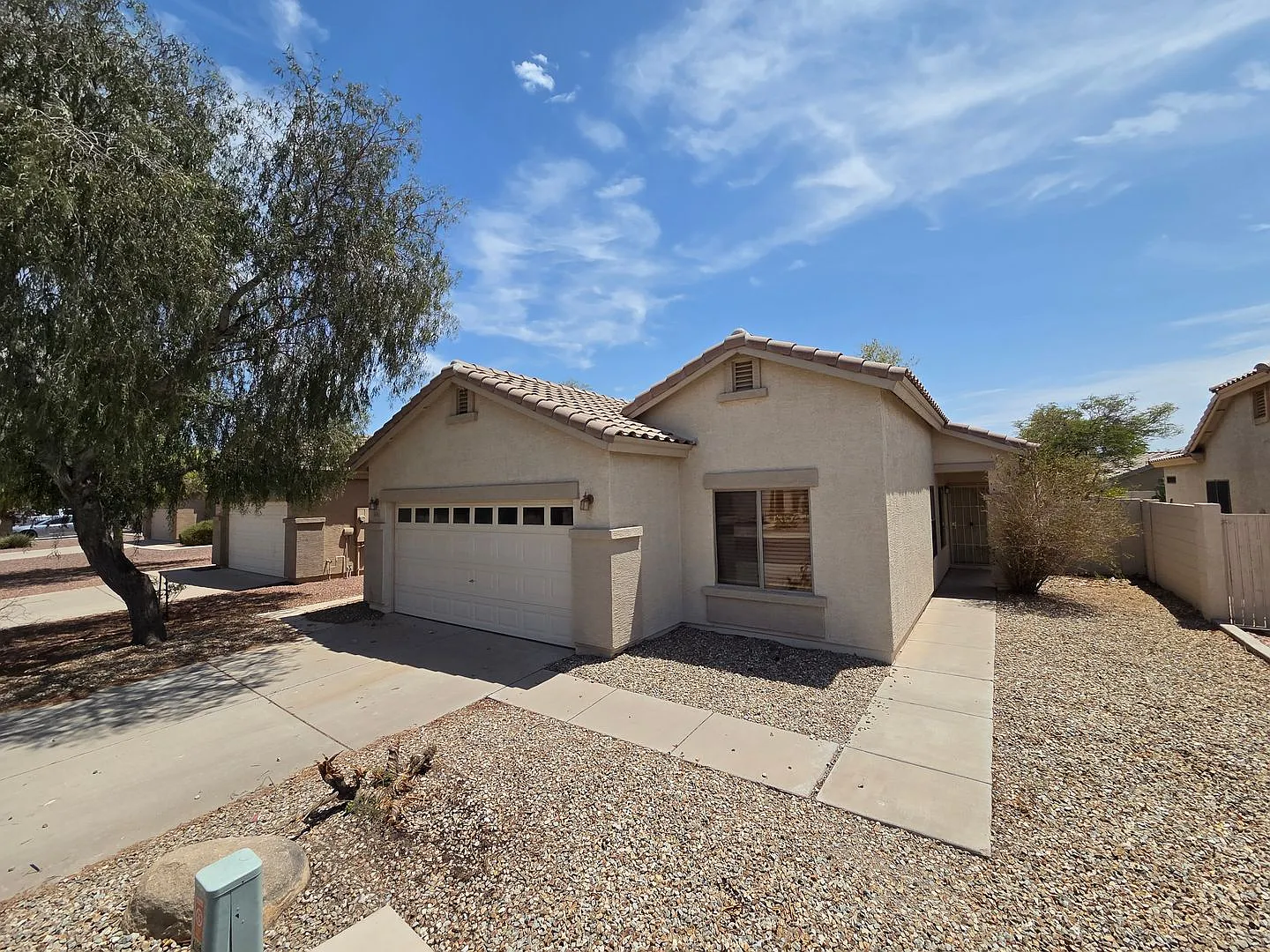 3 Bedroom/2 Bath in Avondale — Photo 1
