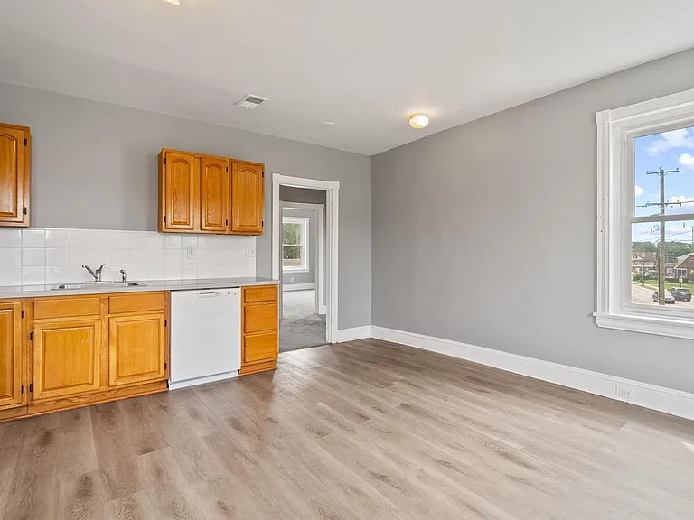 203 E Springfield Rd #17 — Photo 3