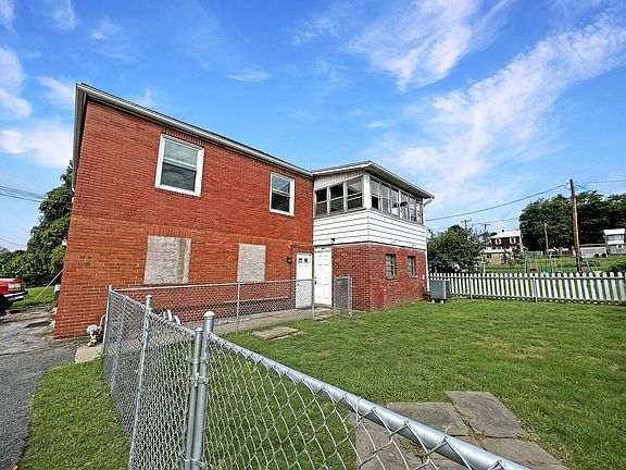5th image of 209-211 Peach St #209