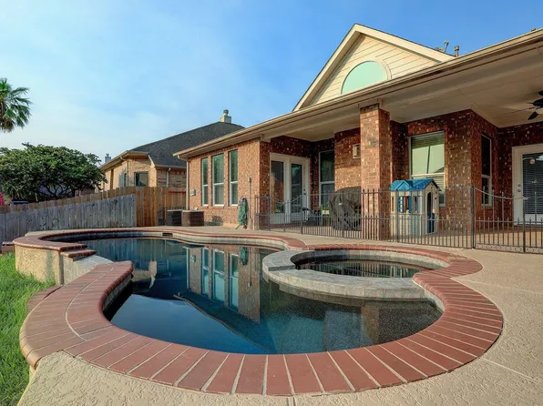313 Marina Oaks Ct, League City, TX 77573