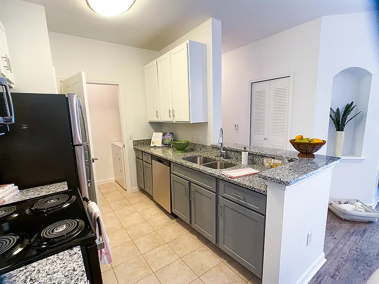 Oakleaf Village Apartments — Photo 22