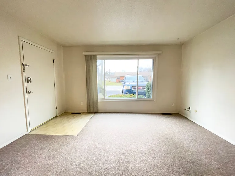Hollyglen Apartments - Your Next Home in the Heart of Yorktown Schools — Photo 18