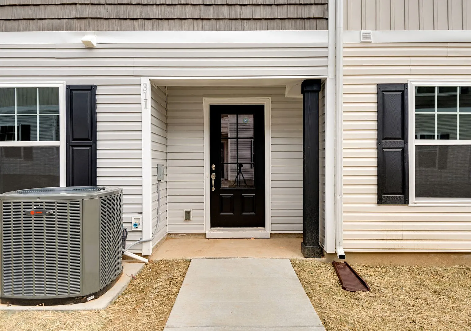 Beautiful New Construction Townhome - 4 BR, 3.5 Bath + Bonus in Lavergne — Photo 4