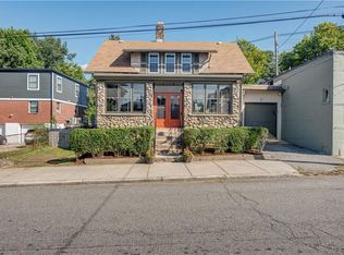 17 Wabun Ave, Providence, RI 02908