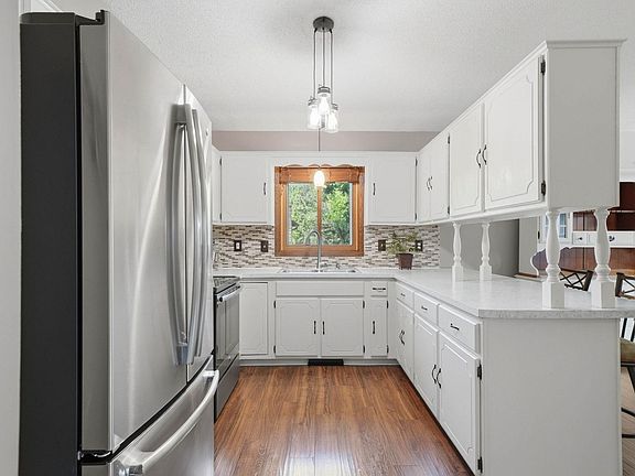 4th image of 10982 Robinson Dr NW