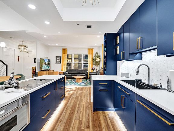 5th image of 2633 NE 14th Avenue #107