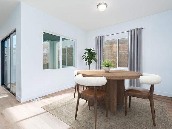 5th image of 803 S Finley Cir