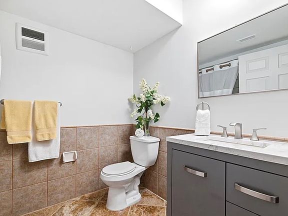4th image of 2375 Walton Blvd Unit 8