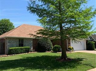 1900 N Cannondale Dr, Fayetteville, AR 72704