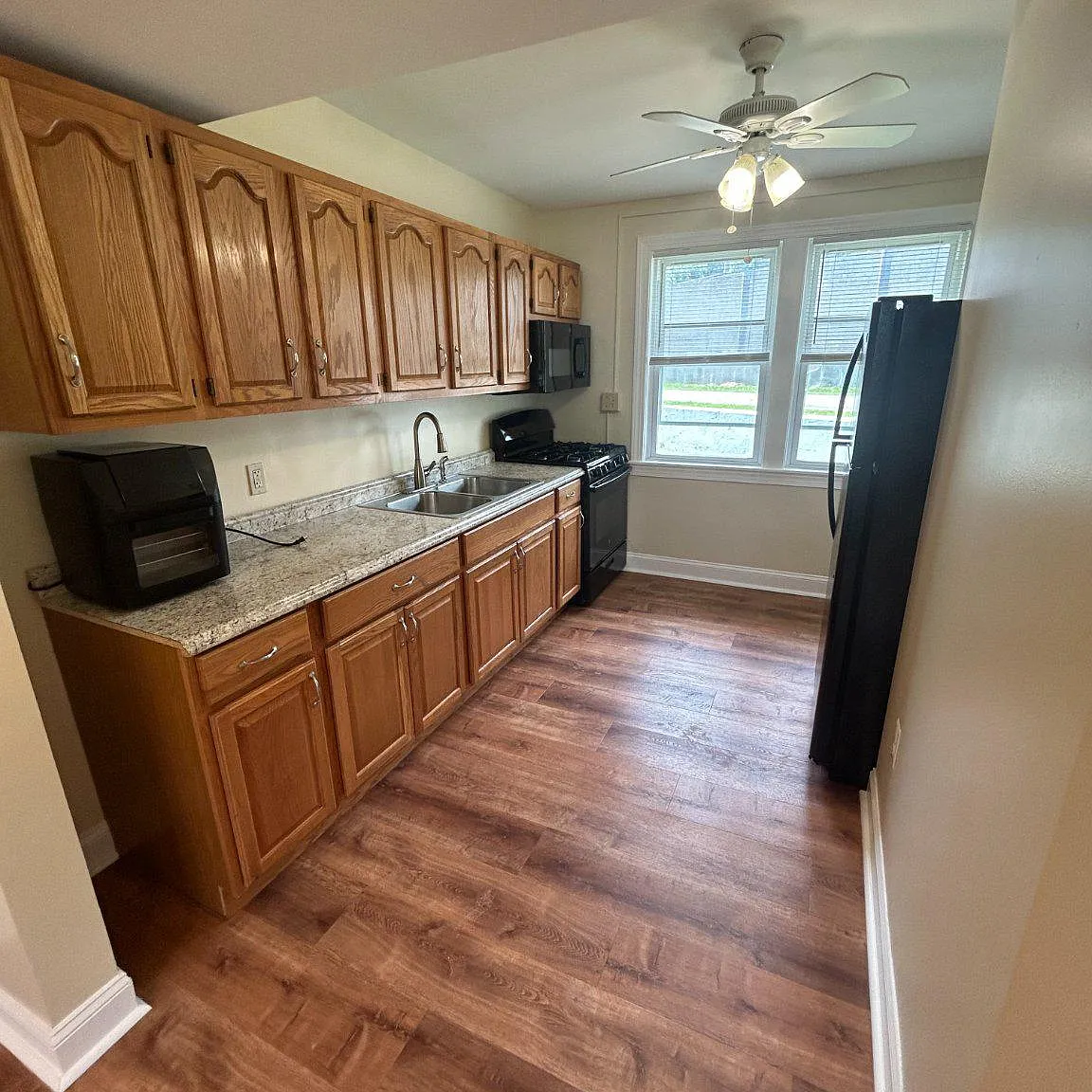 1 bed, 1.0 bath, 1326 sqft, $1,100 — Photo 4