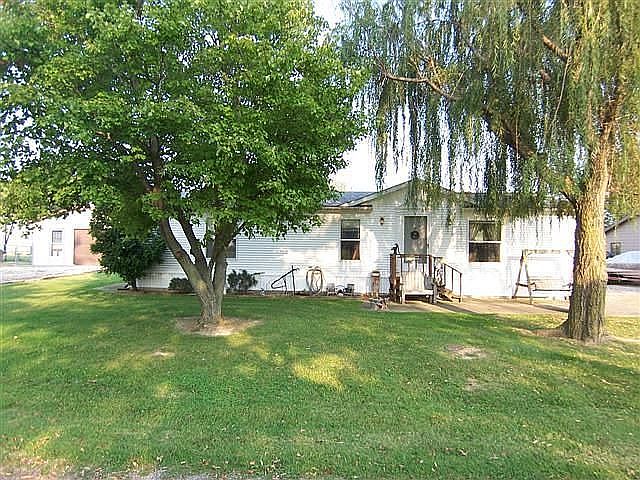 14 Edgewater Beach Drive - Carlyle - IL