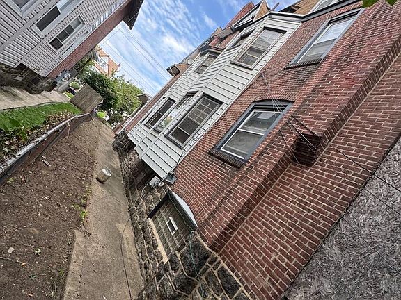 3rd image of 6142 W Columbia Ave