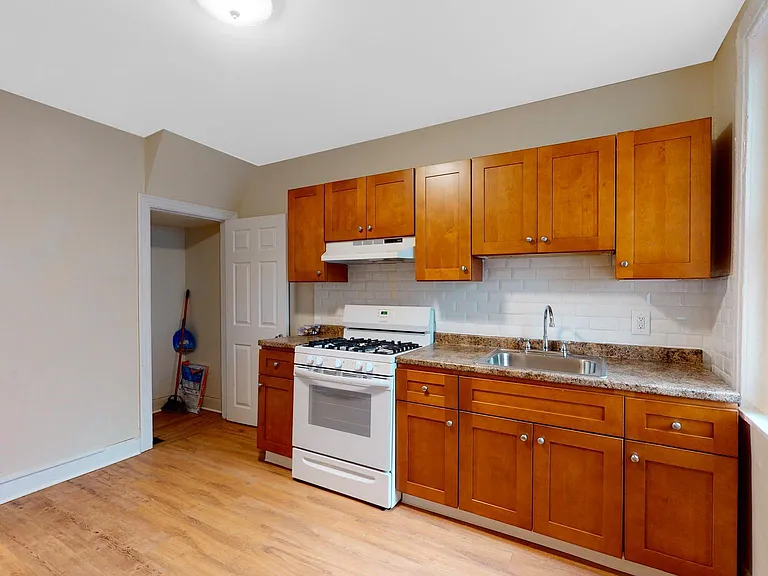 3927 Warren St — Photo 5