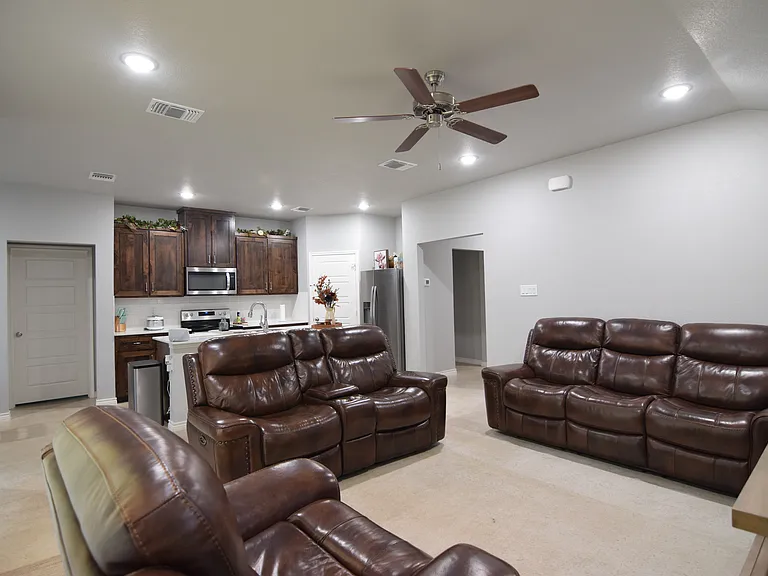 1464 Dryden Ave — Photo 10