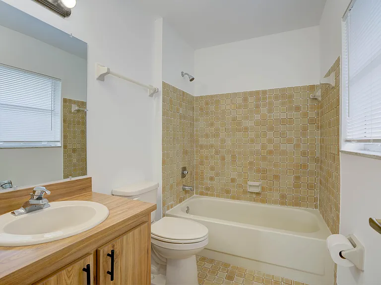 4698 Arthur St — Photo 9