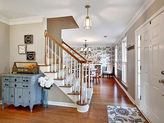 4th image of 2318 Woodcrest Dr SE