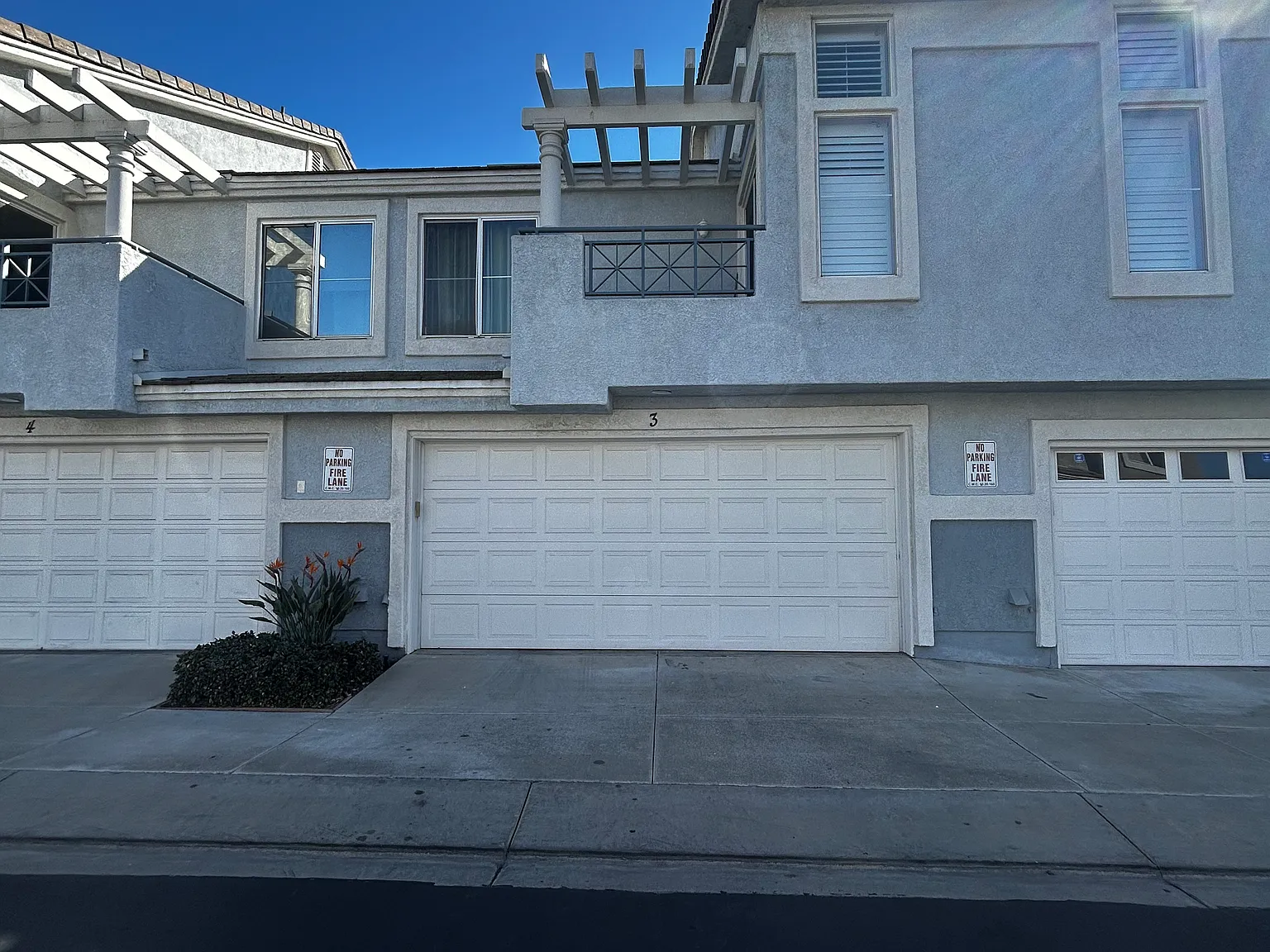 3 bed, 2.5 bath, 1555 sqft, $3,250 — Photo 1