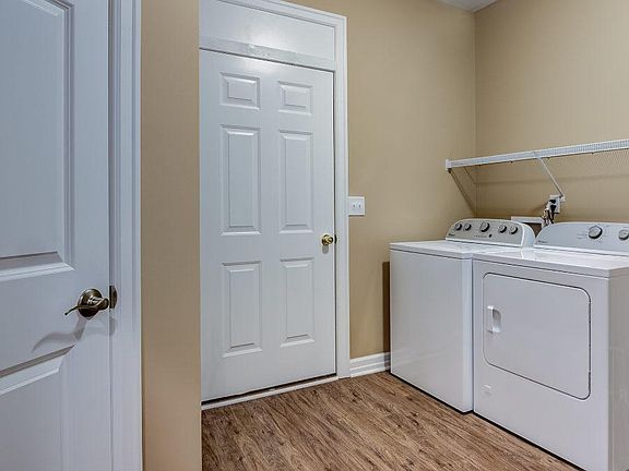 5th image of 2528 Sandhutton Ave