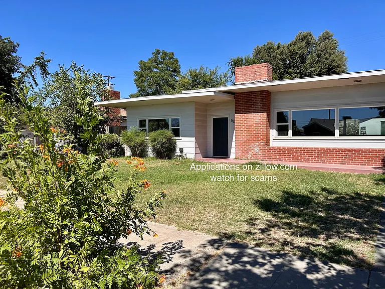 526 Auburn St — Photo 1