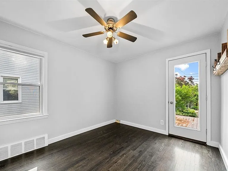 2420 Harwood Ave — Photo 6