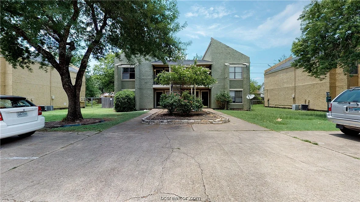 2 bed, 1.5 bath, 878 sqft, $950 — Photo 1