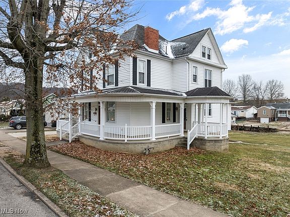 3rd image of 1011 Parriott Ave