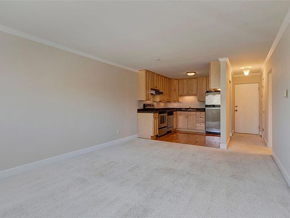 4th image of 969 S Pearl St APT 203
