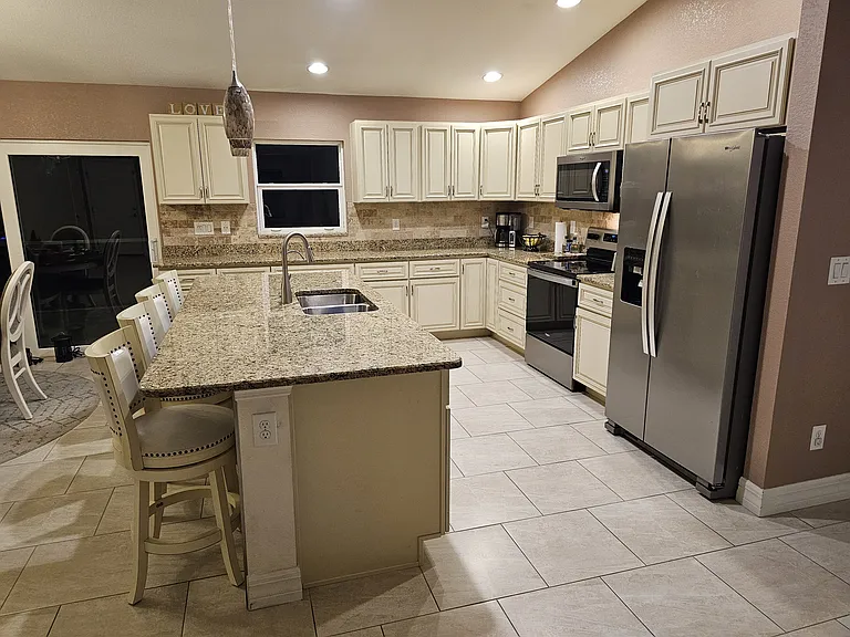 4535 Maplewood Ter — Photo 11