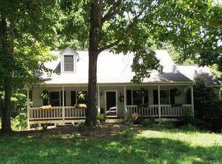 302 Capital Ln, Forest, VA