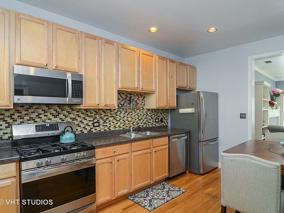5th image of 3650 W Leland Ave APT 2