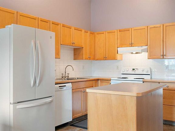 4th image of 622 NE 3rd St