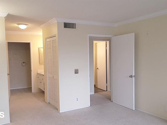 5th image of 5985 Dandridge Ln Unit 115