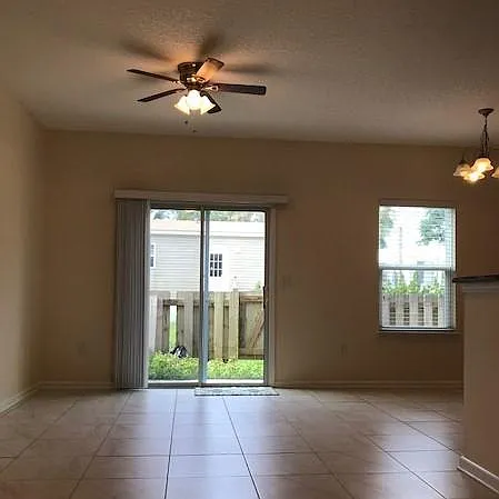 2 bed, 2.5 bath, 1333 sqft, $1,700 — Photo 2