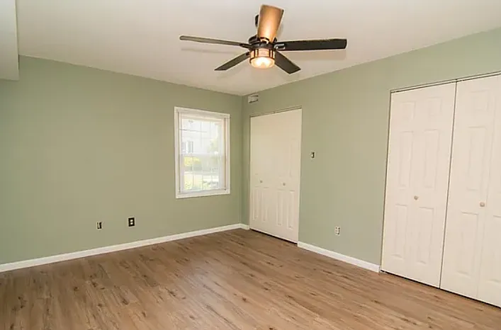 2705 Rolling Green Dr — Photo 2