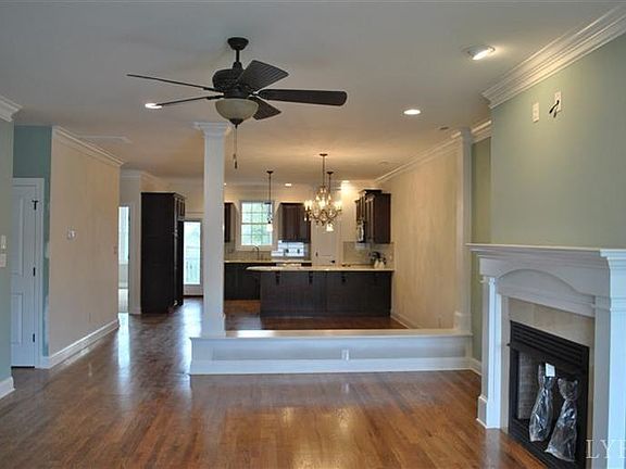 2nd image of 1391 Helmsdale Dr #9