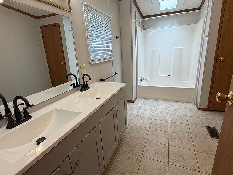 121 Rainwood Dr — Photo 9