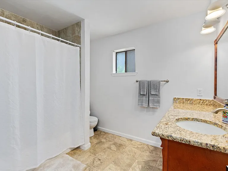605 Hill Cv — Photo 24