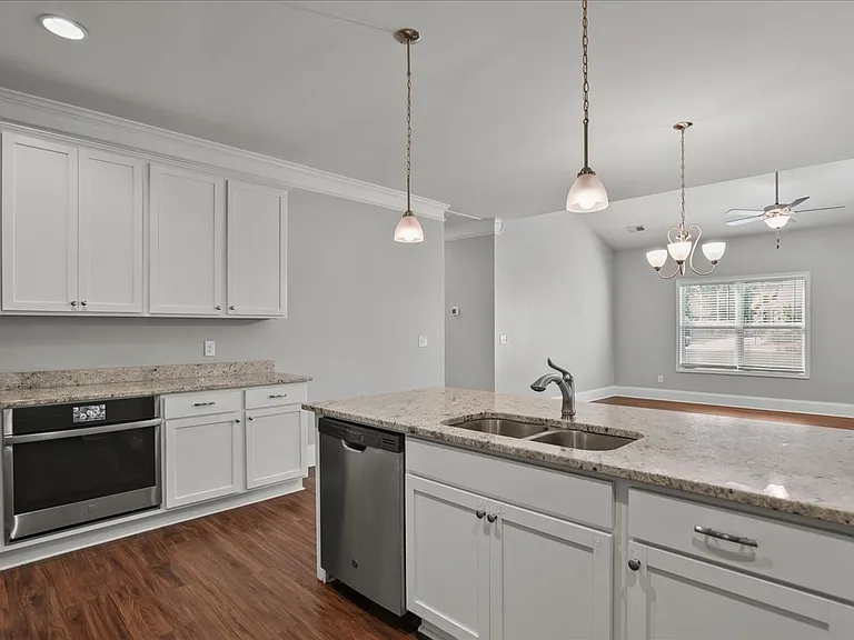 408 Senate St — Photo 9