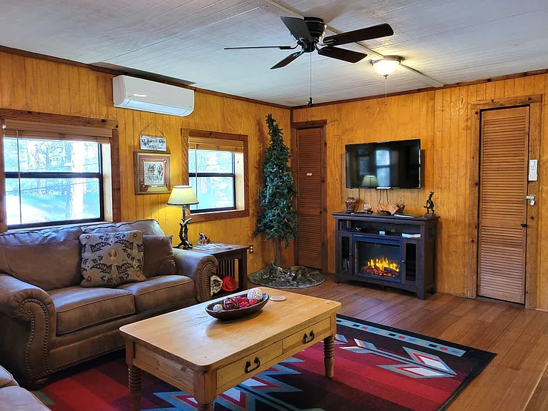 235 Hart Ave — Photo 4
