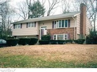 7 Lee St, Walpole, MA 02081