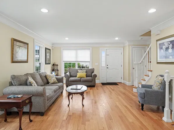 4 N Pleasant St #4, Natick, MA 01760