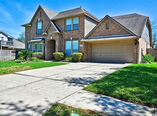 1415 Crystal Lake Cir E, Pearland, TX 77584