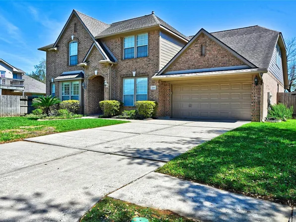 1415 Crystal Lake Cir E, Pearland, TX 77584