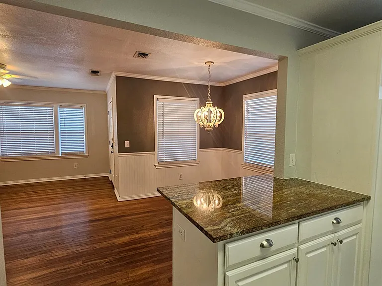 307 N Bradley St — Photo 23